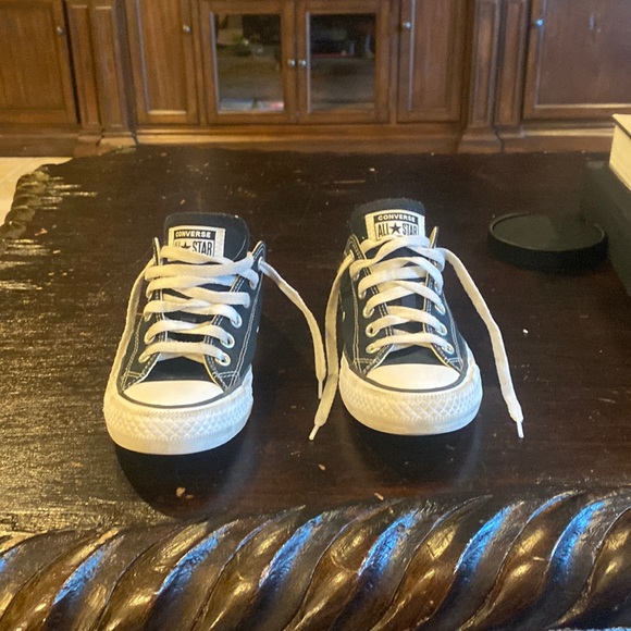 Converse Black and White size 5 in men’s seven in women’s